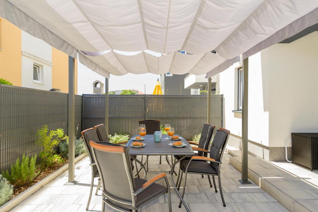 Апартаменты New, Private Heated Swimming Pool, Free Parking, Trogir Centar Экстерьер фото