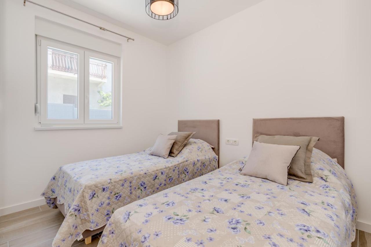 Апартаменты New, Private Heated Swimming Pool, Free Parking, Trogir Centar Экстерьер фото