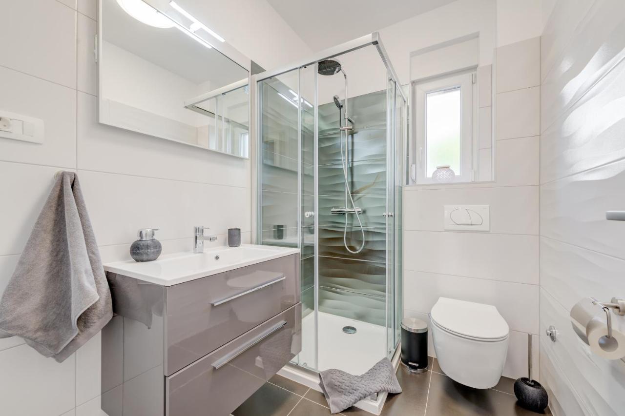 Апартаменты New, Private Heated Swimming Pool, Free Parking, Trogir Centar Экстерьер фото